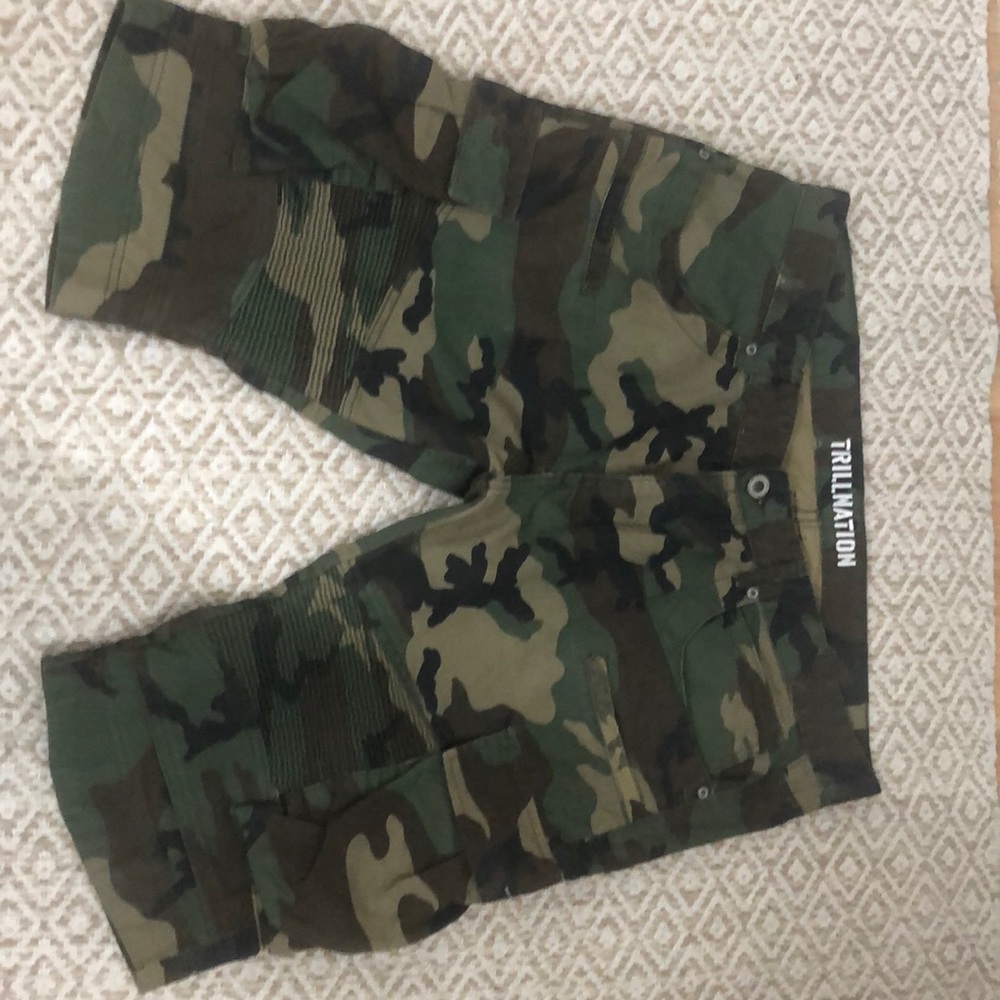 Trillnation woodland camouflage shorts